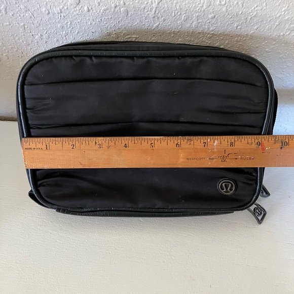 Lululemon Gym Travel Essentials Kit - Picture 6 of 11